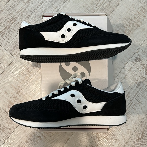 NEW Saucony Hornet - size 7.5 mens (equal to womens size 9) - Picture 2 of 7